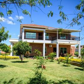 The WH BnB - Luxury Modern Villa in Lilongwe, hotel Lilongwéban