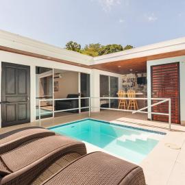 House with private pool, Herradura beach, hótel í Herradura