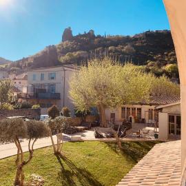 Logis Hôtel Médiéval, Montélimar Nord, hotel u gradu 'Rochemaure'