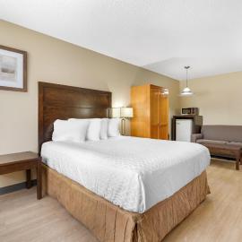SureStay Plus Hotel by Best Western Salmon Arm, отель в городе Салмон-Арм