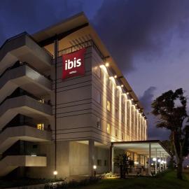 Ibis Bata, hotel u Bati