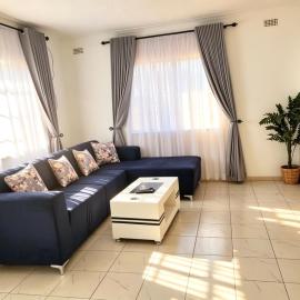 2 Bed Cottage close to Westgate Shopping Centre, hotell sihtkohas Harare