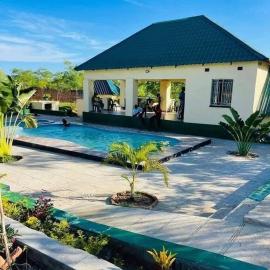 LodgeB at TrojanFarm, hotel in Nkhotakota