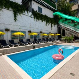 Chalet Duplex N 1 avec piscine dans une résidence, готель у місті Bouzareah