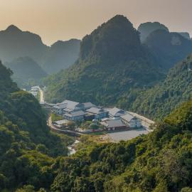 Hilton Quang Hanh Onsen Resort, хотел в Cẩm Phả