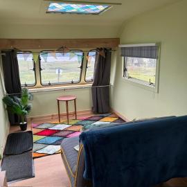 the buttercup shed、ロックカーロンのホテル