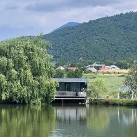 Lake house-Chadır yurd glamp, ξενοδοχείο σε Ismayıllı