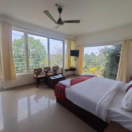 Suite Stayz with balcony in Munnar