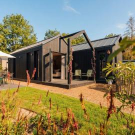 Knus I Tiny house op de Veluwe, hotell i Epe