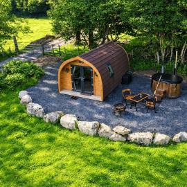 Mountain View Cabin with Private Hot Tub Snowdonia, hotel a Penmaenpool