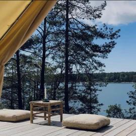 Glamping - a living room overlooking the ocean, hotell sihtkohas Hammarland