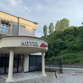 Hotel Lux, hotel in Mitrovica