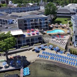Surfside On The Lake: Lake George şehrinde bir otel