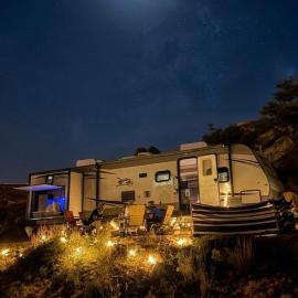 كرفان نور القمر, hotell i Al Namas