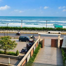 Golden Palace Rivera - Sea View Rooms Beach Front Hotel, hotel di Puri