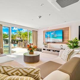 Large Luxury apartment on Palm Beach, hotel din Palm-Eagle Beach
