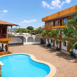 ECUADOR Hotel Pedernales MrRobert