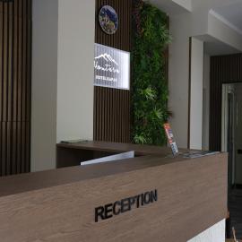 Montara Hotel, hotel i Kapan