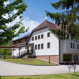 B&B Villa Angy、コレニツァのホテル
