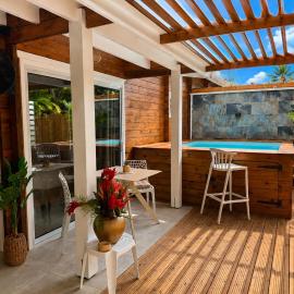 Filao Cottage Bungalow avec Piscine Privée Proche plages, hotel en Sainte-Rose