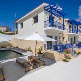 Aura Sun Holiday Homes by Nomads, hotel di Peyia