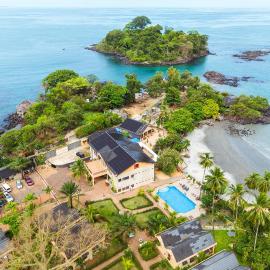Mozza Beach Resort，York的飯店