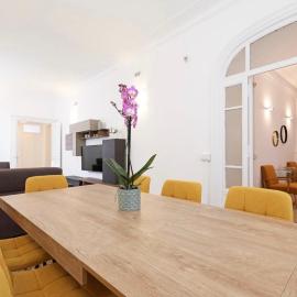 Penthouse with a view Rome، فندق في روما