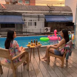 Capsule Hostel and Thai Traditional Bath Bangkok, hotel in Bangkok