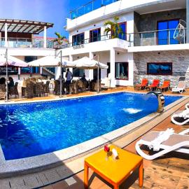 Hotel DPanda House, hotel in Luanda
