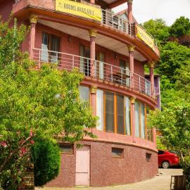 Villa House European, hotel di Sarpi