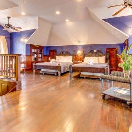 Crow's Nest Suite at Mahogany Hall -Gold Standard Certified, hotel San Ignacióban
