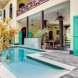 Monkey Room at Mahogany Hall -Gold Standard Certified, ξενοδοχείο σε San Ignacio