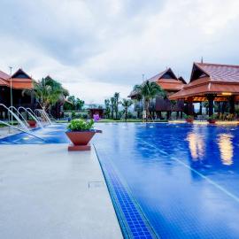 Heritage Village Resort, hotel en Kampot
