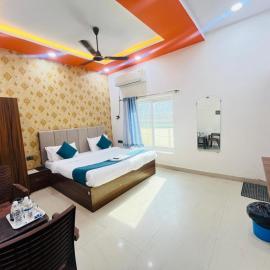Hotel RL Ramayansh - 800 mtr From Ram Mandir Ayodhya, hotel v mestu Ayodhya