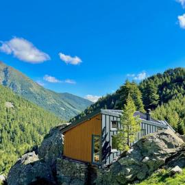Cabin on a Rock - Mountain Escape, hotell sihtkohas Deçan