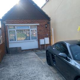 2 bedroom bungalow close to the sea، فندق في Felpham