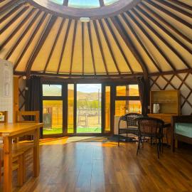 King Terelj Resort, Yurt with Modern Comfort, hotel Nalajhban
