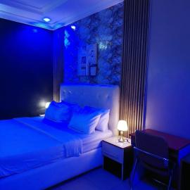 Pulville Boulevard Hotel, hotel en Surulere