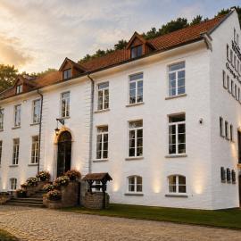 Orange Parkway Hotel, хотел в Дийст