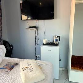 Diana's Place Guest house, hotel a Nyanda