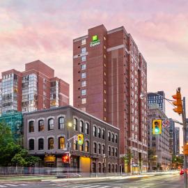 Holiday Inn Express Toronto Downtown by IHG، فندق في تورونتو