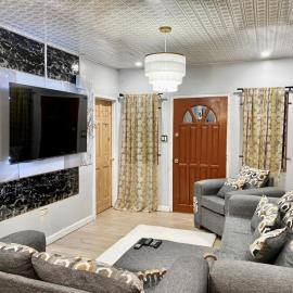Stylish 3 BR in the Heart of Guyana، فندق في Stanleytown