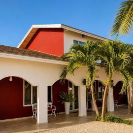 Ladybugs Apartments, hotel v destinácii Palm-Eagle Beach