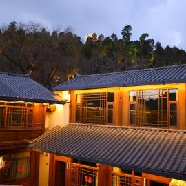 丽江别墅客栈丨下单一定要第一时间沟通, hotel u gradu Liđang