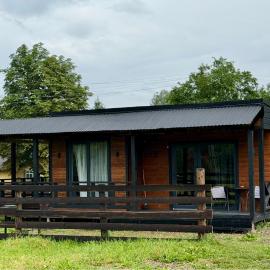 House Riverside، فندق في Kosmach