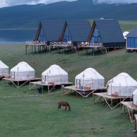 Yurt Camp by Fly Service, hotell sihtkohas Song-Kul