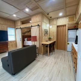 Tiny Home in Lawrenceville,位于罗维莎的酒店