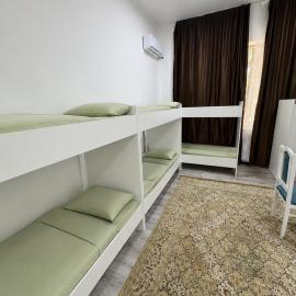 Global Hostel 3, hotelli kohteessa Almaty