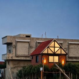 MiNi chalet en bois, hotel en Menzel Abderhaman