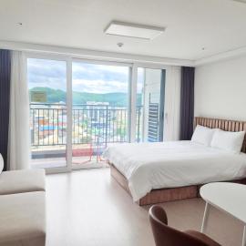 SurfResort INN-The City YangYang, hotel v destinaci Jangjang